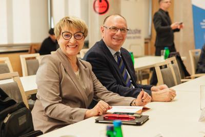 W poniedziałek, 25 listopada 2024 r.  w Sali Kolumnowej w urzędzie marszałkowskim w Zielonej Górze odbyła się V Sesja Sejmiku Województwa Lubuskiego. 
