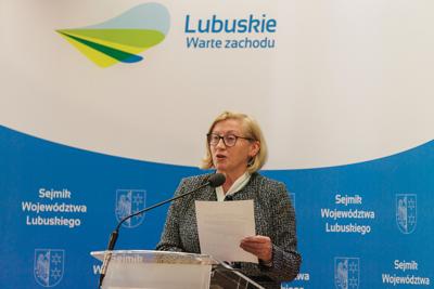 W poniedziałek, 25 listopada 2024 r.  w Sali Kolumnowej w urzędzie marszałkowskim w Zielonej Górze odbyła się V Sesja Sejmiku Województwa Lubuskiego. 