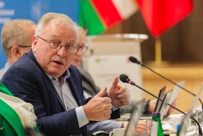 W poniedziałek, 25 listopada 2024 r.  w Sali Kolumnowej w urzędzie marszałkowskim w Zielonej Górze odbyła się V Sesja Sejmiku Województwa Lubuskiego. 