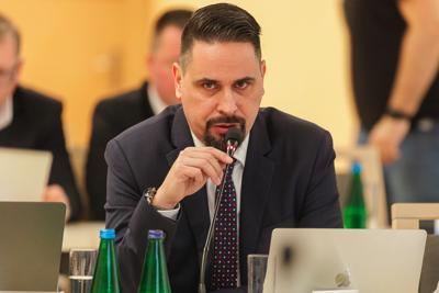W poniedziałek, 25 listopada 2024 r.  w Sali Kolumnowej w urzędzie marszałkowskim w Zielonej Górze odbyła się V Sesja Sejmiku Województwa Lubuskiego. 