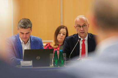 W poniedziałek, 25 listopada 2024 r.  w Sali Kolumnowej w urzędzie marszałkowskim w Zielonej Górze odbyła się V Sesja Sejmiku Województwa Lubuskiego. 