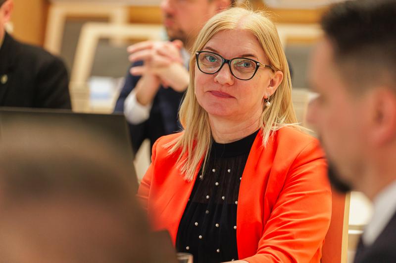 W poniedziałek, 25 listopada 2024 r.  w Sali Kolumnowej w urzędzie marszałkowskim w Zielonej Górze odbyła się V Sesja Sejmiku Województwa Lubuskiego.
