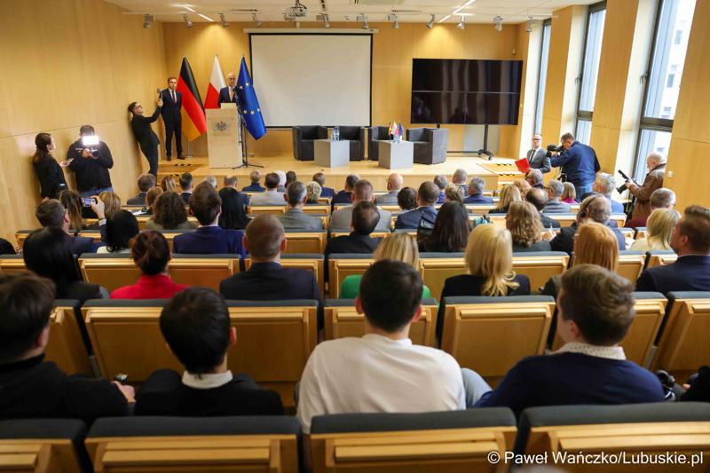 Konferencja nt. różnych aspektów obecności Polski w Unii Europejskiej, w Bibliotece Uniwersytetu Zielonogórskiego