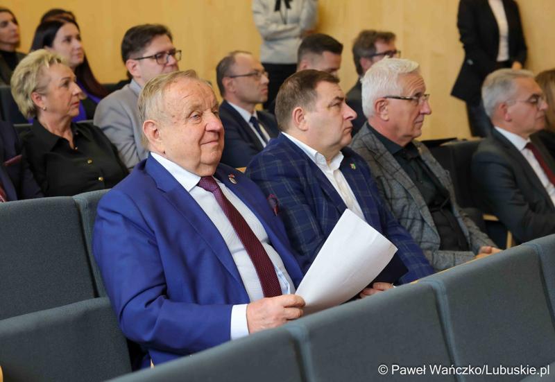 Uczestnicy konferencji nt. różnych aspektów obecności Polski w Unii Europejskiej, która odbyła się w Bibliotece Uniwersytetu Zielonogórskiego