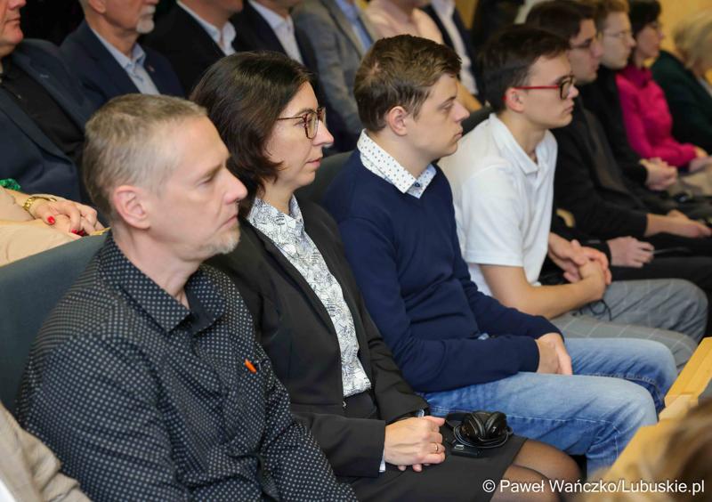 Uczestnicy konferencji nt. różnych aspektów obecności Polski w Unii Europejskiej, która odbyła się w Bibliotece Uniwersytetu Zielonogórskiego