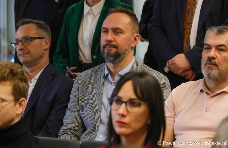 Uczestnicy konferencji nt. różnych aspektów obecności Polski w Unii Europejskiej, która odbyła się w Bibliotece Uniwersytetu Zielonogórskiego