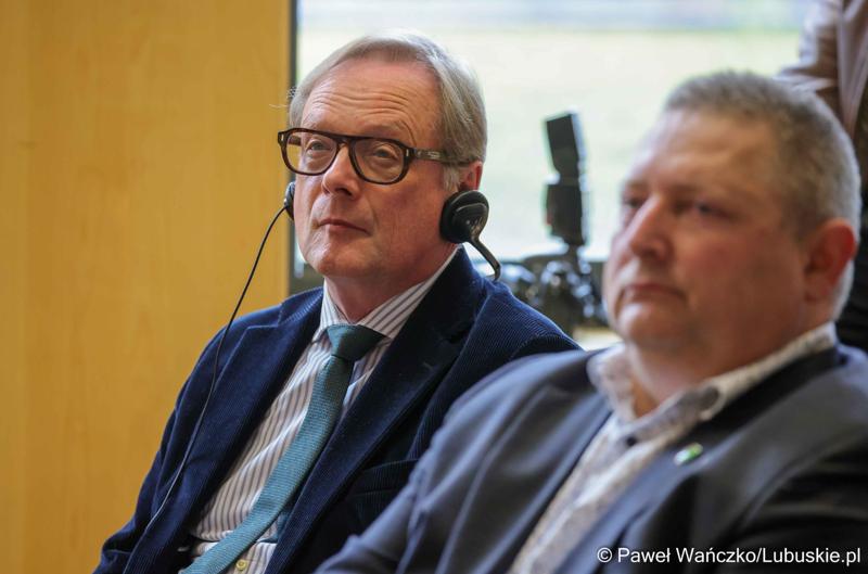 Uczestnicy konferencji nt. różnych aspektów obecności Polski w Unii Europejskiej, która odbyła się w Bibliotece Uniwersytetu Zielonogórskiego
