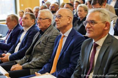 Uczestnicy konferencji nt. różnych aspektów obecności Polski w Unii Europejskiej, która odbyła się w Bibliotece Uniwersytetu Zielonogórskiego 