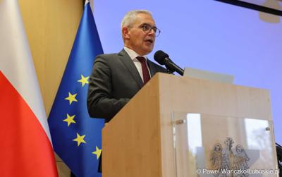 Uczestnicy konferencji nt. różnych aspektów obecności Polski w Unii Europejskiej, która odbyła się w Bibliotece Uniwersytetu Zielonogórskiego 