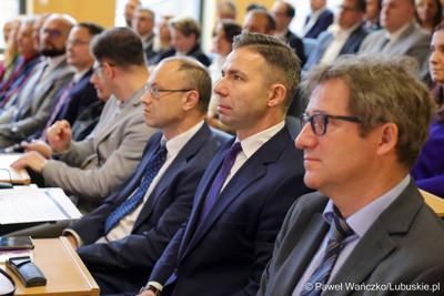 Uczestnicy konferencji nt. różnych aspektów obecności Polski w Unii Europejskiej, która odbyła się w Bibliotece Uniwersytetu Zielonogórskiego 