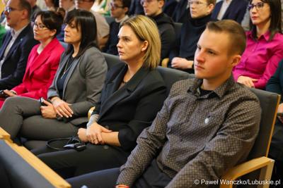 Uczestnicy konferencji nt. różnych aspektów obecności Polski w Unii Europejskiej, która odbyła się w Bibliotece Uniwersytetu Zielonogórskiego 