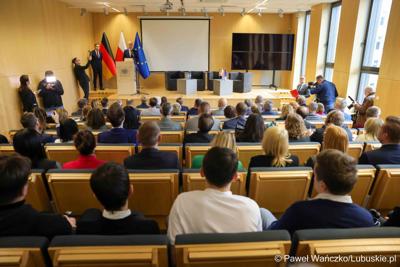 Konferencja nt. różnych aspektów obecności Polski w Unii Europejskiej, w Bibliotece Uniwersytetu Zielonogórskiego 