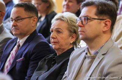 Uczestnicy konferencji nt. różnych aspektów obecności Polski w Unii Europejskiej, która odbyła się w Bibliotece Uniwersytetu Zielonogórskiego 