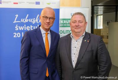 Marszałek Województwa Lubuskiego Marcin Jabłoński oraz radny wojewódzki Jarosław Dowhan
