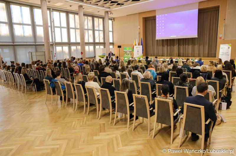 Uczestnicy międzynarodowej konferencji naukowej „Wyzwania psychiatrii dzieci i młodzieży w Europie” w Zielonej Górze