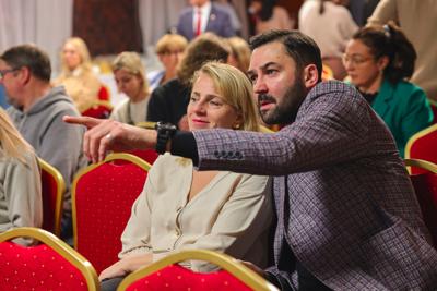 3 grudnia w Zielonej Górze odbyło się szkolenie poświęcone nowoczesnym narzędziom marketingowym w ramach Programu Interreg VI A Brandenburgia-Polska. Wydarzenie zgromadziło przedstawicieli różnych instytucji, od urzędników po służby mundurowe, gotowych zdobyć wiedzę o promocji międzynarodowych projektów.