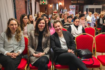 3 grudnia w Zielonej Górze odbyło się szkolenie poświęcone nowoczesnym narzędziom marketingowym w ramach Programu Interreg VI A Brandenburgia-Polska. Wydarzenie zgromadziło przedstawicieli różnych instytucji, od urzędników po służby mundurowe, gotowych zdobyć wiedzę o promocji międzynarodowych projektów.