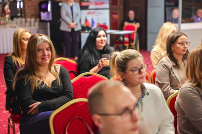 3 grudnia w Zielonej Górze odbyło się szkolenie poświęcone nowoczesnym narzędziom marketingowym w ramach Programu Interreg VI A Brandenburgia-Polska. Wydarzenie zgromadziło przedstawicieli różnych instytucji, od urzędników po służby mundurowe, gotowych zdobyć wiedzę o promocji międzynarodowych projektów.