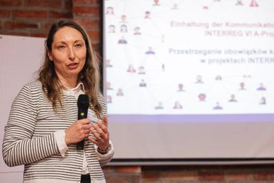 3 grudnia w Zielonej Górze odbyło się szkolenie poświęcone nowoczesnym narzędziom marketingowym w ramach Programu Interreg VI A Brandenburgia-Polska. Wydarzenie zgromadziło przedstawicieli różnych instytucji, od urzędników po służby mundurowe, gotowych zdobyć wiedzę o promocji międzynarodowych projektów.