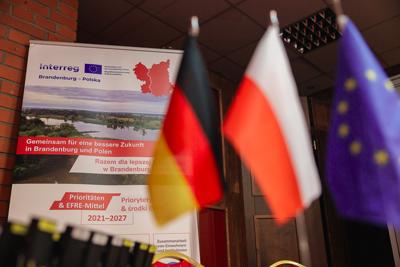 3 grudnia w Zielonej Górze odbyło się szkolenie poświęcone nowoczesnym narzędziom marketingowym w ramach Programu Interreg VI A Brandenburgia-Polska. Wydarzenie zgromadziło przedstawicieli różnych instytucji, od urzędników po służby mundurowe, gotowych zdobyć wiedzę o promocji międzynarodowych projektów.