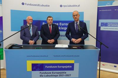 Centra usług społecznych zapewnią możliwość uzyskania różnych usług społecznych w jednym miejscu, które będą dopasowanie do realnych potrzeb społeczności lokalnych i dostarczane w sposób skoordynowany