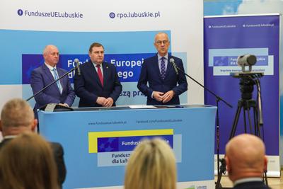 Centra usług społecznych zapewnią możliwość uzyskania różnych usług społecznych w jednym miejscu, które będą dopasowanie do realnych potrzeb społeczności lokalnych i dostarczane w sposób skoordynowany