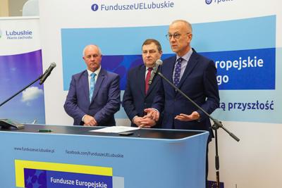 Centra usług społecznych zapewnią możliwość uzyskania różnych usług społecznych w jednym miejscu, które będą dopasowanie do realnych potrzeb społeczności lokalnych i dostarczane w sposób skoordynowany