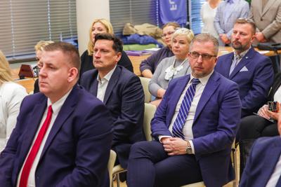 Centra usług społecznych zapewnią możliwość uzyskania różnych usług społecznych w jednym miejscu, które będą dopasowanie do realnych potrzeb społeczności lokalnych i dostarczane w sposób skoordynowany