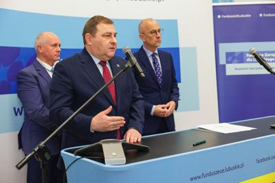 Centra usług społecznych zapewnią możliwość uzyskania różnych usług społecznych w jednym miejscu, które będą dopasowanie do realnych potrzeb społeczności lokalnych i dostarczane w sposób skoordynowany