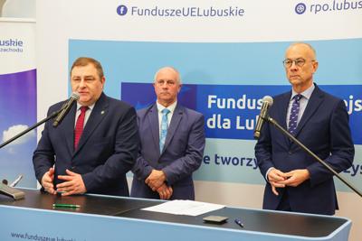 Centra usług społecznych zapewnią możliwość uzyskania różnych usług społecznych w jednym miejscu, które będą dopasowanie do realnych potrzeb społeczności lokalnych i dostarczane w sposób skoordynowany