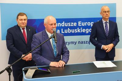 Centra usług społecznych zapewnią możliwość uzyskania różnych usług społecznych w jednym miejscu, które będą dopasowanie do realnych potrzeb społeczności lokalnych i dostarczane w sposób skoordynowany