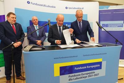 Centra usług społecznych zapewnią możliwość uzyskania różnych usług społecznych w jednym miejscu, które będą dopasowanie do realnych potrzeb społeczności lokalnych i dostarczane w sposób skoordynowany
