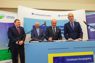 Centra usług społecznych zapewnią możliwość uzyskania różnych usług społecznych w jednym miejscu, które będą dopasowanie do realnych potrzeb społeczności lokalnych i dostarczane w sposób skoordynowany