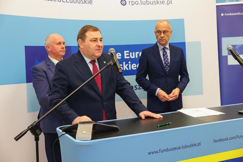 Centra usług społecznych zapewnią możliwość uzyskania różnych usług społecznych w jednym miejscu, które będą dopasowanie do realnych potrzeb społeczności lokalnych i dostarczane w sposób skoordynowany