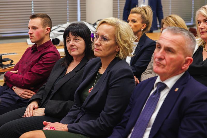 Centra usług społecznych zapewnią możliwość uzyskania różnych usług społecznych w jednym miejscu, które będą dopasowanie do realnych potrzeb społeczności lokalnych i dostarczane w sposób skoordynowany