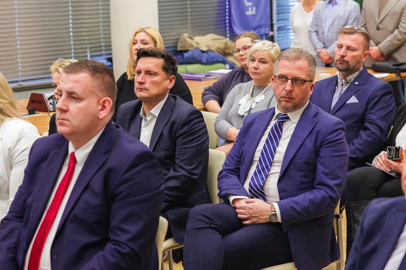 Centra usług społecznych zapewnią możliwość uzyskania różnych usług społecznych w jednym miejscu, które będą dopasowanie do realnych potrzeb społeczności lokalnych i dostarczane w sposób skoordynowany