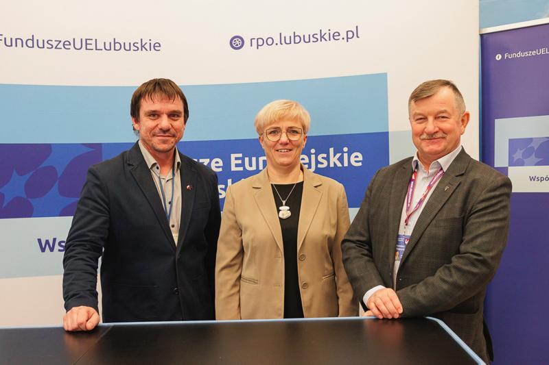 Centra usług społecznych zapewnią możliwość uzyskania różnych usług społecznych w jednym miejscu, które będą dopasowanie do realnych potrzeb społeczności lokalnych i dostarczane w sposób skoordynowany