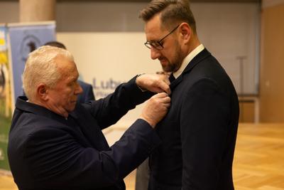 4 grudnia 2024 r. w urzędzie marszałkowskim w Zielonej Górze odbyła się uroczystość 30-lecia Lubuskiego Związku Hodowców Bydła. Jubileuszu pogratulował członek Zarządu Województwa Lubuskiego Zbigniew Kołodziej. 