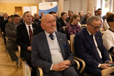 4 grudnia 2024 r. w urzędzie marszałkowskim w Zielonej Górze odbyła się uroczystość 30-lecia Lubuskiego Związku Hodowców Bydła. Jubileuszu pogratulował członek Zarządu Województwa Lubuskiego Zbigniew Kołodziej. 
