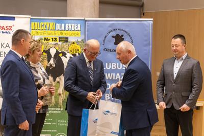 4 grudnia 2024 r. w urzędzie marszałkowskim w Zielonej Górze odbyła się uroczystość 30-lecia Lubuskiego Związku Hodowców Bydła. Jubileuszu pogratulował członek Zarządu Województwa Lubuskiego Zbigniew Kołodziej. 
