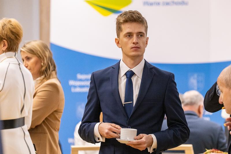 4 grudnia 2024 r. w urzędzie marszałkowskim w Zielonej Górze odbyła się uroczystość 30-lecia Lubuskiego Związku Hodowców Bydła. Jubileuszu pogratulował członek Zarządu Województwa Lubuskiego Zbigniew Kołodziej.