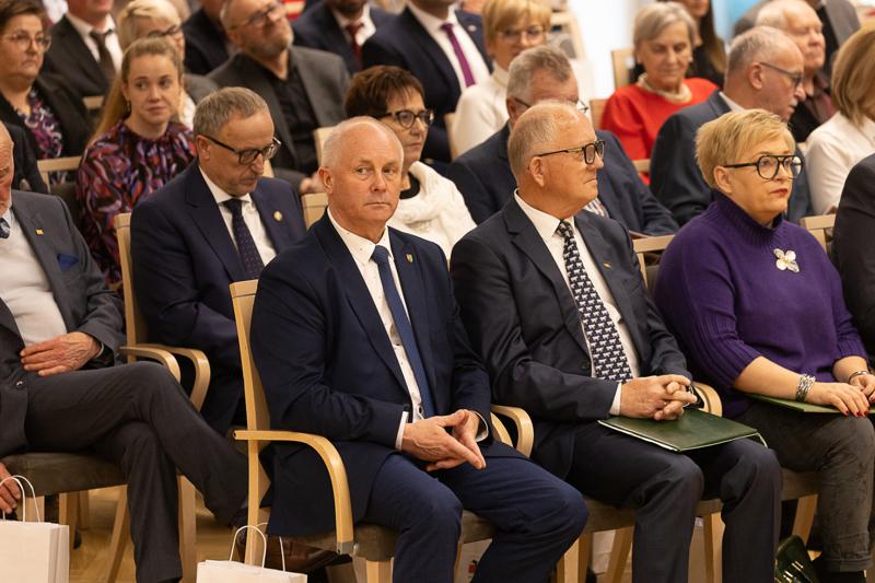 4 grudnia 2024 r. w urzędzie marszałkowskim w Zielonej Górze odbyła się uroczystość 30-lecia Lubuskiego Związku Hodowców Bydła. Jubileuszu pogratulował członek Zarządu Województwa Lubuskiego Zbigniew Kołodziej.