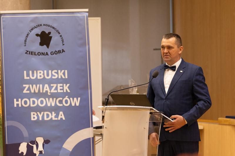 4 grudnia 2024 r. w urzędzie marszałkowskim w Zielonej Górze odbyła się uroczystość 30-lecia Lubuskiego Związku Hodowców Bydła. Jubileuszu pogratulował członek Zarządu Województwa Lubuskiego Zbigniew Kołodziej.