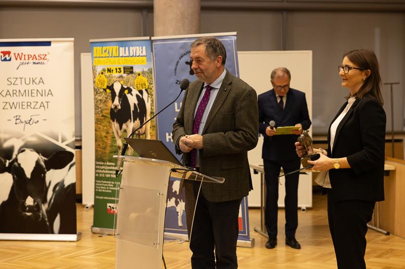 4 grudnia 2024 r. w urzędzie marszałkowskim w Zielonej Górze odbyła się uroczystość 30-lecia Lubuskiego Związku Hodowców Bydła. Jubileuszu pogratulował członek Zarządu Województwa Lubuskiego Zbigniew Kołodziej.