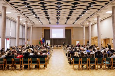W związku ze Światowym Dniem AIDS 3 grudnia 2024 r. w Urzędzie Marszałkowskim odbyła się konferencja dla nauczycieli i uczniów szkół ponadpodstawowych z woj. lubuskiego. Poprowadziło ją Towarzystwo Rozwoju Rodziny w Zielonej Górze. 