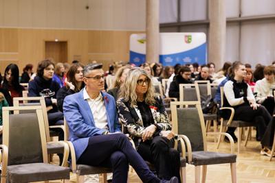 W związku ze Światowym Dniem AIDS 3 grudnia 2024 r. w Urzędzie Marszałkowskim odbyła się konferencja dla nauczycieli i uczniów szkół ponadpodstawowych z woj. lubuskiego. Poprowadziło ją Towarzystwo Rozwoju Rodziny w Zielonej Górze. 
