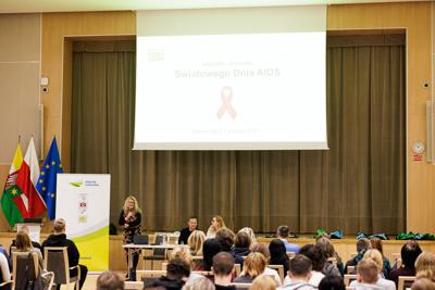 W związku ze Światowym Dniem AIDS 3 grudnia 2024 r. w Urzędzie Marszałkowskim odbyła się konferencja dla nauczycieli i uczniów szkół ponadpodstawowych z woj. lubuskiego. Poprowadziło ją Towarzystwo Rozwoju Rodziny w Zielonej Górze. 