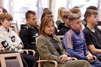 W związku ze Światowym Dniem AIDS 3 grudnia 2024 r. w Urzędzie Marszałkowskim odbyła się konferencja dla nauczycieli i uczniów szkół ponadpodstawowych z woj. lubuskiego. Poprowadziło ją Towarzystwo Rozwoju Rodziny w Zielonej Górze. 