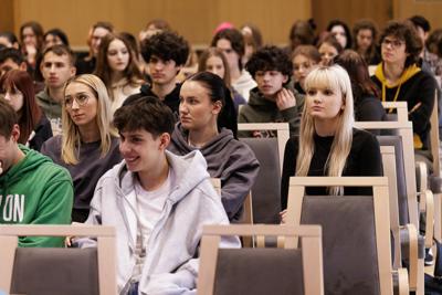 W związku ze Światowym Dniem AIDS 3 grudnia 2024 r. w Urzędzie Marszałkowskim odbyła się konferencja dla nauczycieli i uczniów szkół ponadpodstawowych z woj. lubuskiego. Poprowadziło ją Towarzystwo Rozwoju Rodziny w Zielonej Górze. 