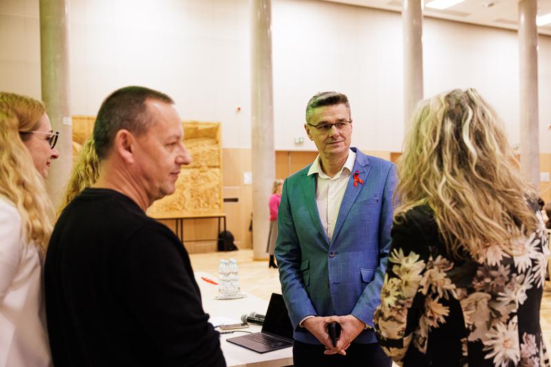 W związku ze Światowym Dniem AIDS 3 grudnia 2024 r. w Urzędzie Marszałkowskim odbyła się konferencja dla nauczycieli i uczniów szkół ponadpodstawowych z woj. lubuskiego. Poprowadziło ją Towarzystwo Rozwoju Rodziny w Zielonej Górze.